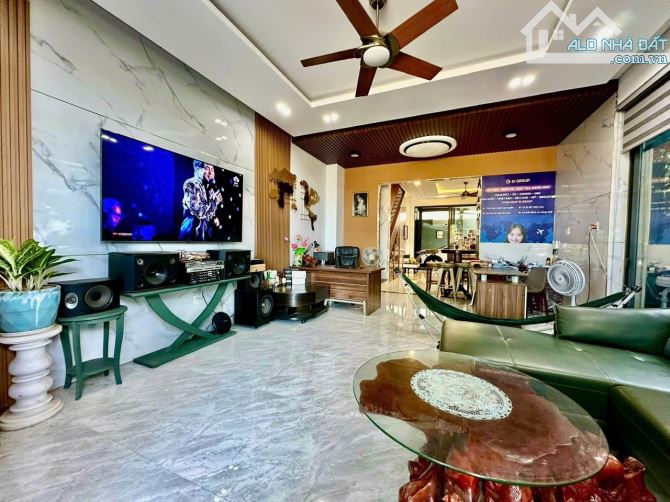 Bán nhà 3 tầng 2 Mặt Tiền Trần Lê Hoà Xuân Cầm Lệ