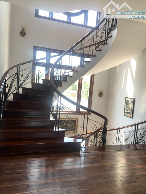Bán biệt thự đô thị chí linh 2 p thắng nhất cũ dt 375m giá 33 ty
