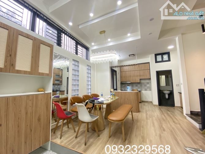 Cần bán gấp nhà 5 Tầng-Lô Góc-2 mặt Thoáng-ôtô đỗ cửa.