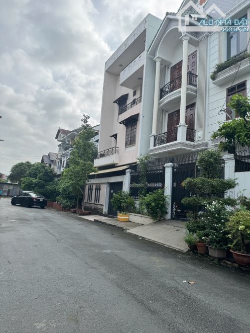 Cho thuê căn biệt thự đường 23, Hiệp Bình Chánh, nhà xây 1 trệt 2 lầu, sân thượng. DT 8x15