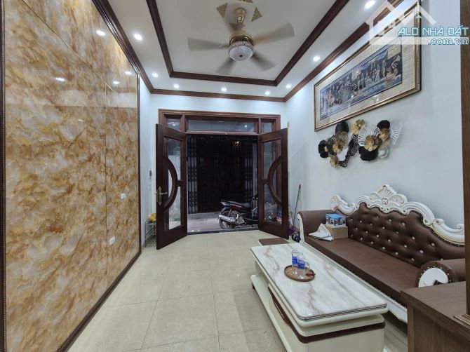 Cho thuê nhà Giáp Bát, Hoàng Mai - 3 ngủ khép kín, Full Nội thất ở ngay