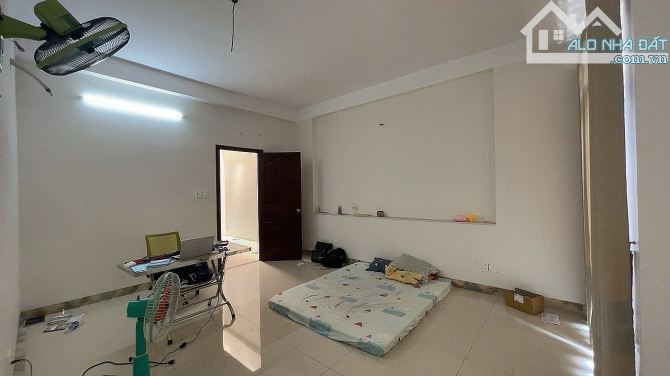 Nhà TRẦN HƯNG ĐẠO, QUẬN 5, DT: 4x19m, 5tầng, 9P, Doanh thu 300triệu, Giá 15tỷ