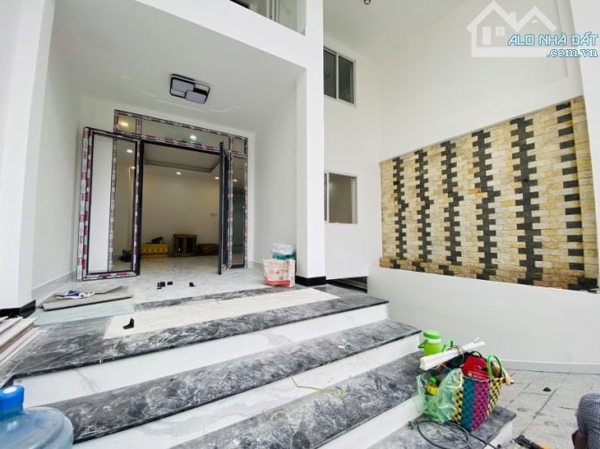 BÁN TÒA CHDV MẶT TIỀN ĐƯỜNG Q7- 120M2- HẦM 7 TÀNG- 20P- THU NHẬP 1.5T/NĂM