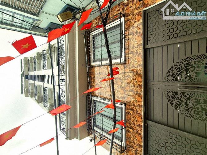 TOÀ NHÀ CCMN HOÀNG ĐẠO THÀNH KHƯƠNG ĐÌNH LÔ GÓC Ô TÔ ĐỖ CỬA 80m 8 TẦNG MỚI TINH