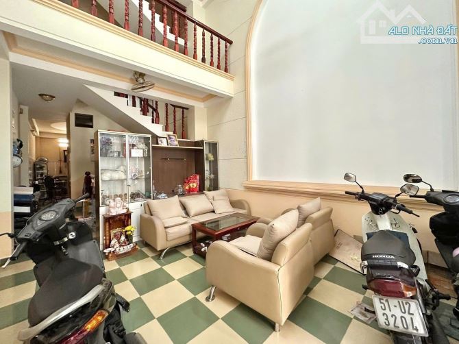 Bán Nhà Mặt Tiền Khu Vực Trần Quang Khải Quận 1, 5 Tầng, Giá 24 Tỷ