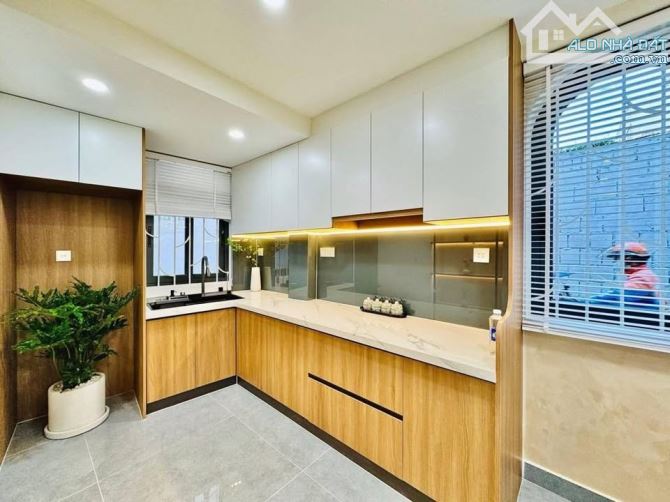 NHÀ ĐẸP XVNT , GẦN BX MIỀN ĐÔNG , 42M2 , 3PN , SÁT MẶT TIỀN , CHỈ 6,X TỶ , BÌNH THẠNH .