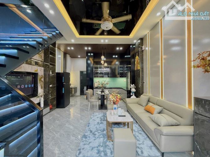 OTO tránh, lô góc, nhà đẹp phố Trạm, Long Biên 50m2 x 5Tầng Nhỉnh 10tỷ có thương lượng