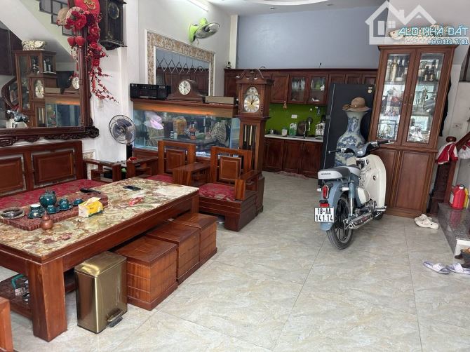 Bán nhà 3 tầng rất mới ngõ đường Trần Quang Khải tp Nam Định