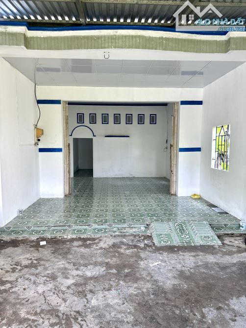 Nhà mới full thổ cư 150m2, lộ nhựa.  Dọn vào ở liền.