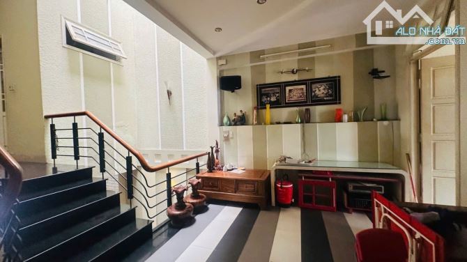 Nhà 3 tầng thiết kế hiện đại đường 5m5 Trần Văn Ơn