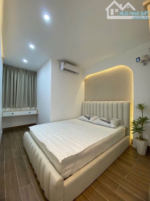 Bán CHDV Bình Thạnh - 8 tầng + hầm - 14 phòng - xe hơi - DT 100tr/tháng - 22.5 TỶ