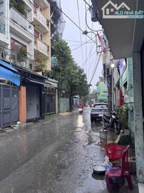 Bán nhà lô góc hẻm 8m Lạc Long Quân, gần CHợ Vải Tân Bình, 6,8x17,5m, 3 Tâng, 13,8 tỷ.