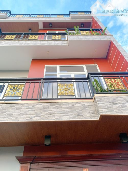 Bán nha 4 tầng Sát bigc go Dĩ An, 125m2, ngang khủng , chỉ 4 tỷ 9