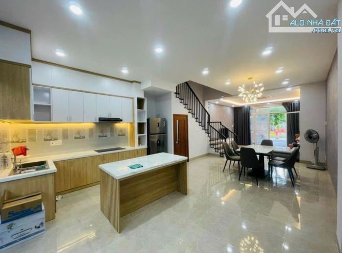 Bán nhà đẹp 3 tầng KĐT VCN Phước Long 1 giá 9,65 tỷ