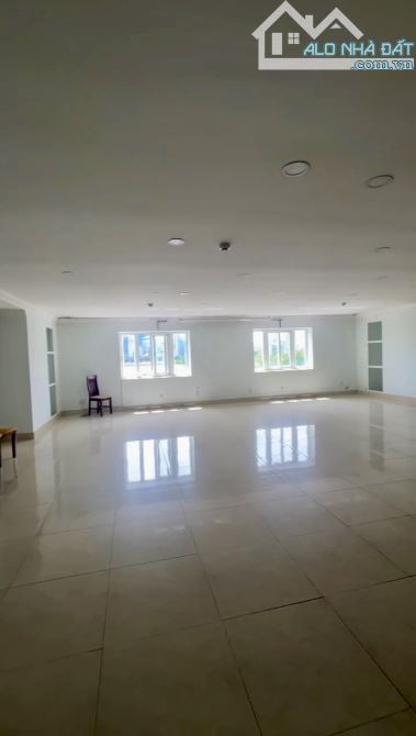 Cho thuê văn phòng ngay trung tâm TP Đà Nẵng - Mặt tiền sông Hàn - Có thang máy & máy lạnh