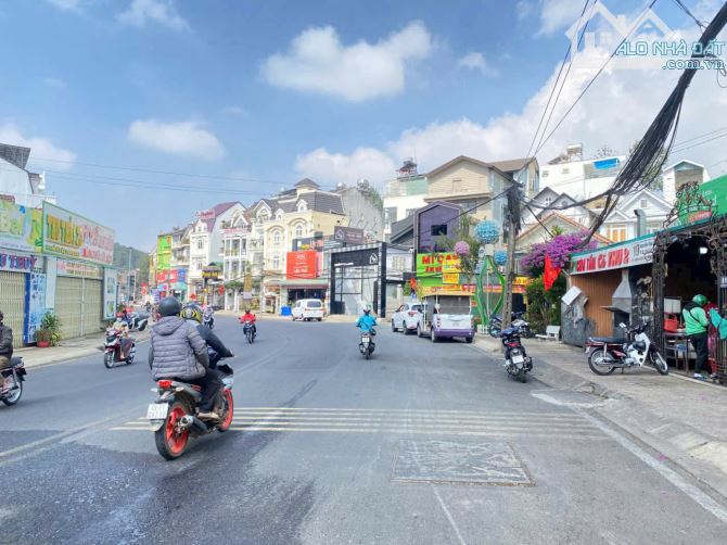 KHÁCH SẠN MẶT TIỀN ĐƯỜNG NGUYỄN TRÃI. P10. 193M2. 3 TẦNG. 13PKD. GIÁ 28 TỶ
