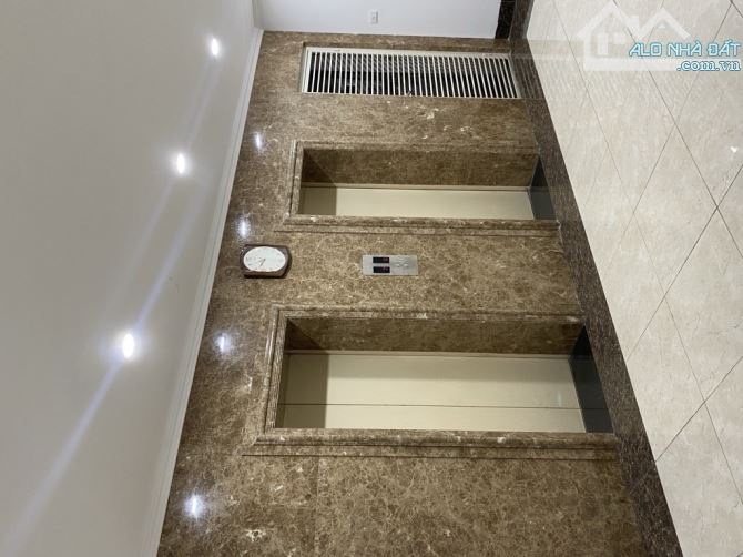 Chung cư Mễ Trì đối diện tòa Keangnam, lô góc 145m, 3 ngủ rộng, tặng nội thất hơn 2 tỷ