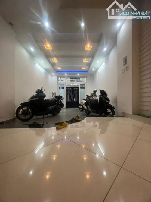 Bán Gấp Trong Tháng Nhà HXH Nguyễn Thiện Thuật Q3, 64m² (4x16m), 5 Tầng, Giá 19,5 Tỷ TL