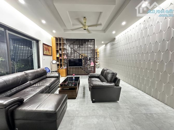 BÁN NHÀ XUÂN ĐỈNH 36 TỶ 140m 4 TẦNG MT 8m Ô TÔ TRONG NHÀ 2 THOÁNG SÁT PHỐ KINH DOANH