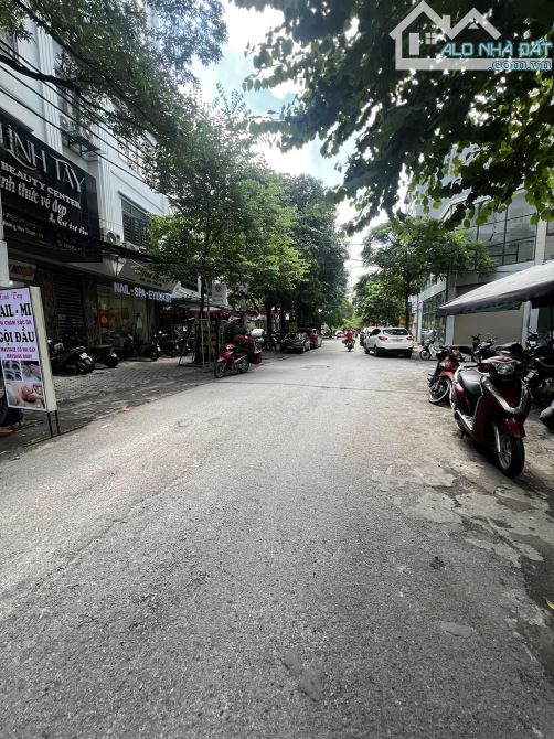 BÁN NHÀ PHẠM VĂN ĐÔNG 40 TỶ 105m 8 TẦNG MT 6m NGÕ TO THANG MÁY VỈA HÈ DÒNG TIỀN