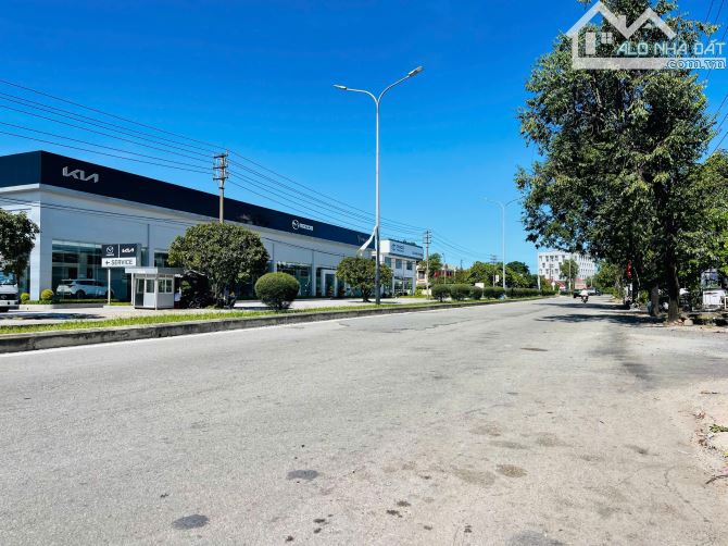 Bán Nhà 3 Tầng Mặt Tiền Nguyễn Văn Linh Đối Diện ShowRoom Thaco Huế Gía 5.x tỷ