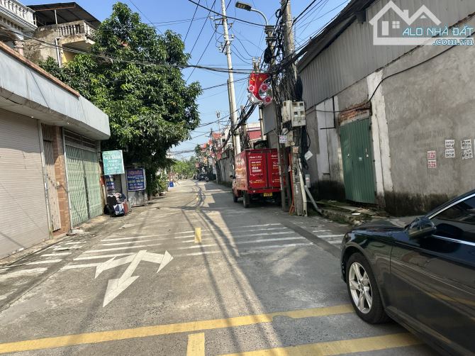 BÁN NHÀ 4 TẦNG TRUNG TÂM ĐÔNG ANH ĐẸP LUNG LINH GIÁ SIÊU HIẾM CHỈ HƠN 5 TỶ.