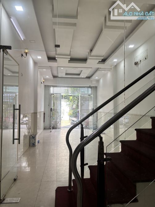 Bán gấp nhà 5 tầng hẻm xe tải Lê Văn Quới Bình Tân, 68m, 12 phòng ngủ, sổ riêng, 7.x tỷ.