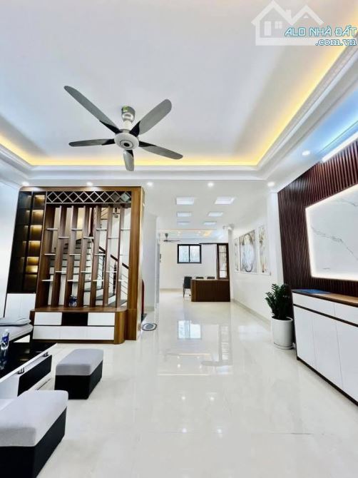 MẶT NGÕ 42 SÀI ĐỒNG_VỊ TRÍ CỰC KỲ ĐẸP_KHU VỰC KINH DOANH ĐỈNH NÓC KỊCH TRẦN.