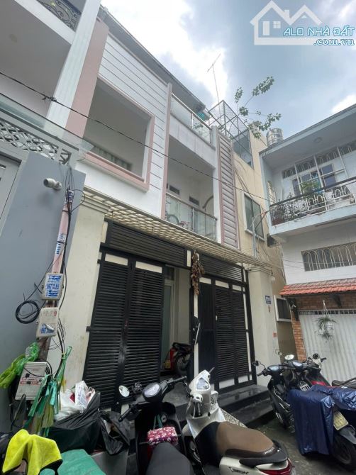 BÁN NHÀ HẺM XE HƠI DT KHỦNG TRẦN BÌNH TRỌNG  – Q.5 – 5.5x22m – 1 TRỆT 2 LẦU – GIÁ 19 TỶ TL