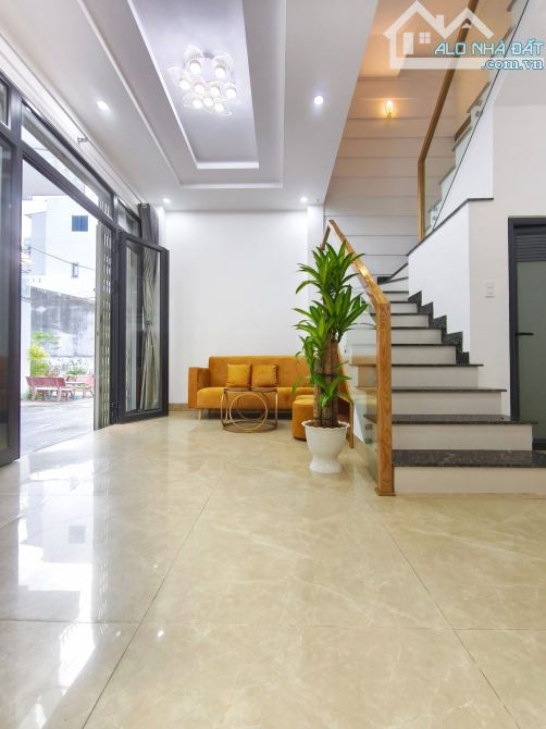 BÁN NHÀ 1 TRỆT 3 LẦU HẺM Ô TÔ TRƯƠNG CÔNG ĐỊNH THÔNG LÊ HỒNG PHONG