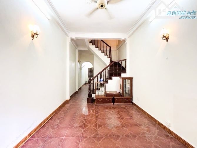 Chủ Cần Bán Gấp Nhà Khương Trung 60m2 , 4 tầng , trước nhà rộng 4m , hai mặt thoáng