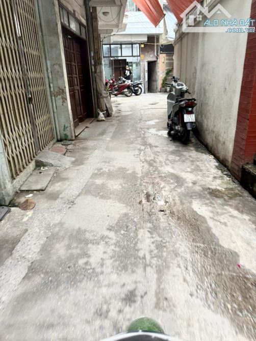 Bán căn C4 cũ Đại La - gần Bách Kinh Xây - 2 thoáng - 30m ra ô tô
