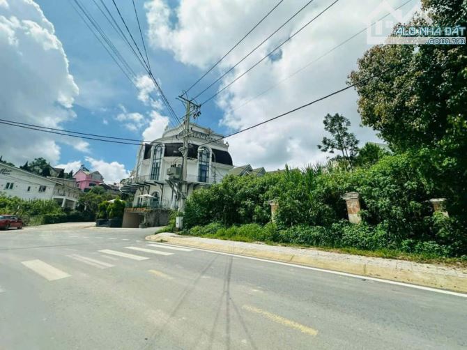 ĐẤT BIỆT THỰ 2 MẶT TIỀN CHÍNH ĐƯỜNG ĐỐNG ĐA. P3. ĐÀ LẠT. 548M2. NGANG 25M. GIÁ 31 TỶ