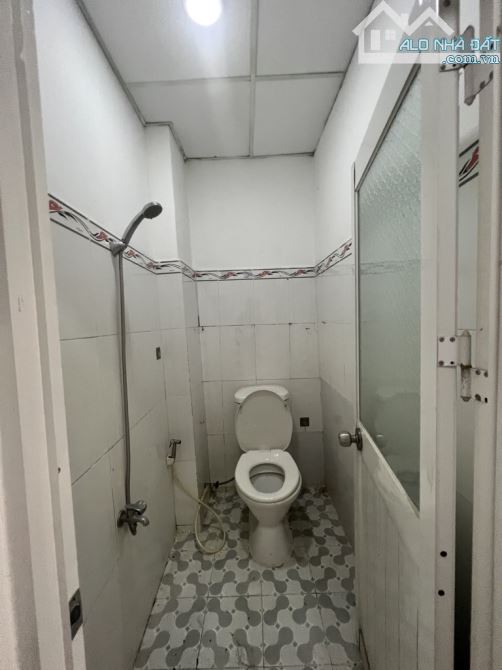 Bán nhà ngay Ngã tư Bình Phước, ngang 3.5m, sổ hồng riêng, giá mini 2.3 tỷ - 3