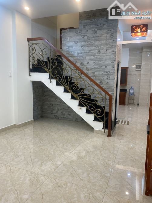 MẶT TIỀN THỐNG NHẤT - P10, DT : 4m x 20m ,3 LẦU , GIÁ : 13.5 TỶ TL