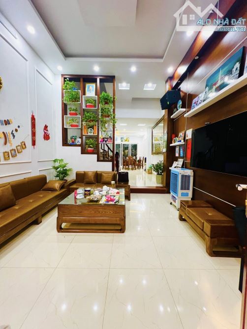 Bán nhà Hạ Yên Quyết - 77m2x5T - MT 4.8m - Gióa 15.6 tỷ