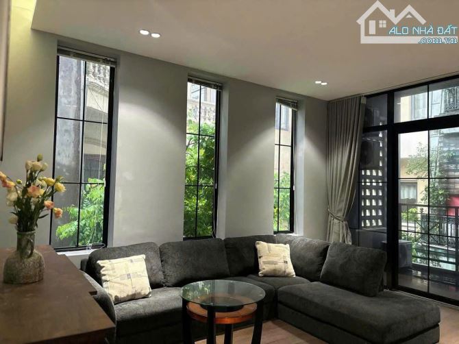 Bán nhà phố Hoàng Quốc Việt Nghĩa Tân, ô tô tránh, vỉa hè kinh doanh, 102m² giá 18 tỷ