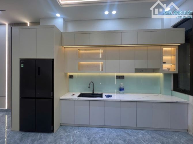 Nhà khu đồng bộ khu Osimi dt 4x15.5 3 lầu thang máy giá 11.5 tỷ