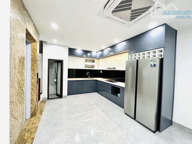 NHÀ MỚI NGÔ GIA TỰ-VIỆT HƯNG-THANG MÁY-6 TẦNG- 5 NGỦ. HƠN 7 TỶ