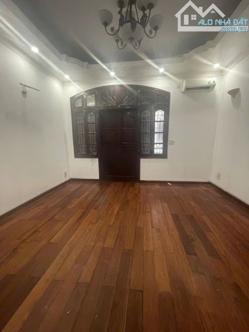 Cho thuê nhà ngõ Nguyễn Chí Thanh dt 30mx 5 tầng, 3  pn, 4wc, 11tr
