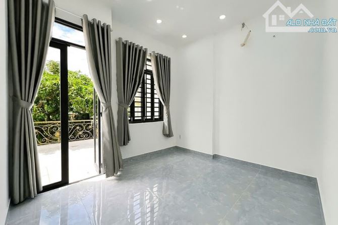 Nhà đẹp Lâm Thị Hố, Quận 12, hẻm 8m, 2 tầng, 72m2, giá 5.x tỷ