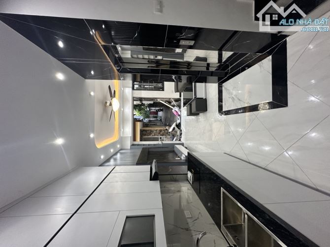Bán nhà Khương Đình gần phố lô góc xây mới tinh 6 tầng thang máy giếng trời thoáng 32m giá