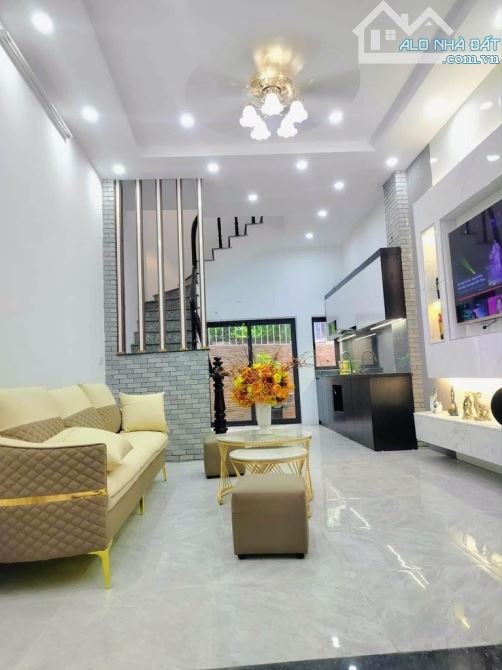 Bán nhà đẹp Ngã Tư Vọng! 35m2 x 5 tầng chỉ 8..tỷ - Dân xây, ngõ thoáng, rất gần phố