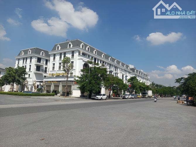 Bán biệt thự lô góc, ngay cổng chính đường 30m làng Viẹt Kiều- Vĩnh Niệm