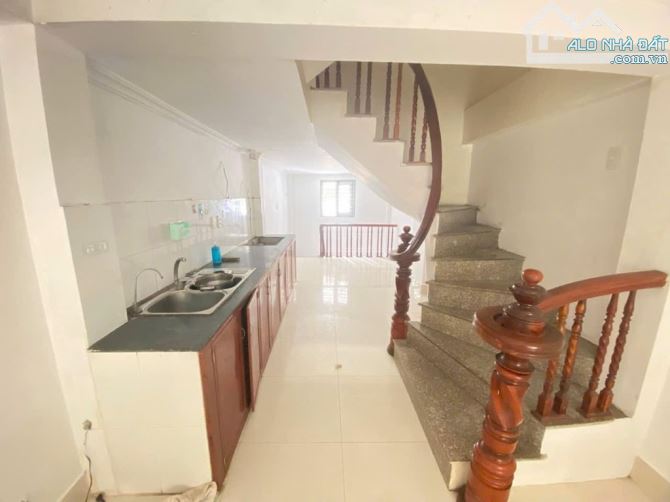 Nhà đẹp Mễ Trì, dân xây, ngõ thông, 34m hơn 7 tỷ, gần chợ.