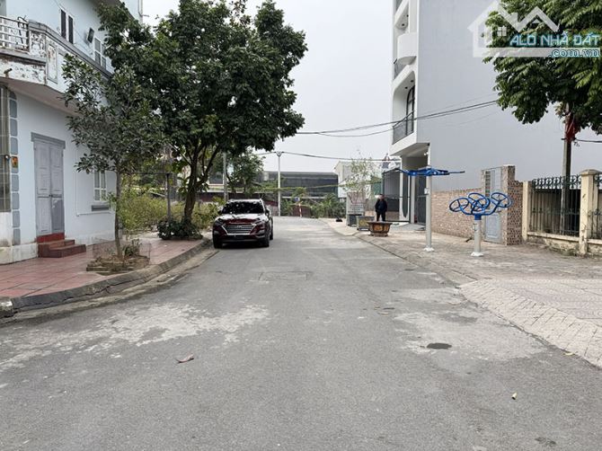 Bán đất 60m2 TĐC Đông Dư, Xã Bát Tràng - Gần trung tâm, đường 13m, an ninh tốt, tiện ích