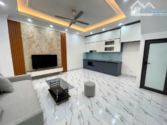 Bán nhà đường Trương Định lô góc, ngõ thông ô tô đỗ cửa, 57m 4 tầng chỉ 9.5 tỷ