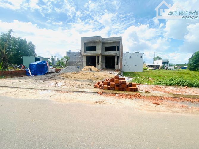 BÁN NHÀ HOÀN THIỆN _ LIỀN KỀ ĐƯỜNG DT 769 LỘC AN - LONG THÀNH.