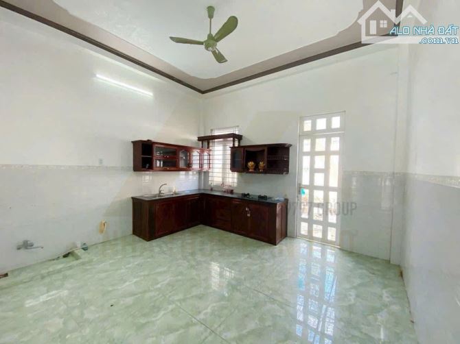 Cho thuê nhà mặt tiền đường nguyễn văn cừ, gần đại học y dược