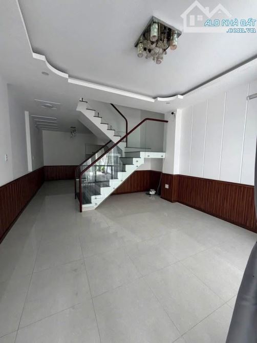 CẦN TIỀN BÁN CĂN NHÀ ĐƯỜNG OTO (ĐẬU SÂN) P.XUÂN HƯƠNG ( P4 CŨ), ĐÀ LẠT Giá Bán 6.4 Tỷ